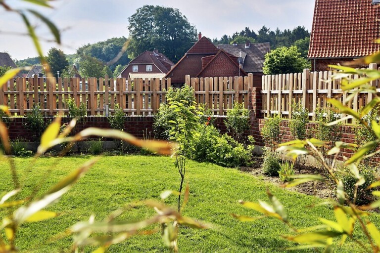 Garten der Ferienwohnung im Erdgeschossen im Ferienhaus Pallas